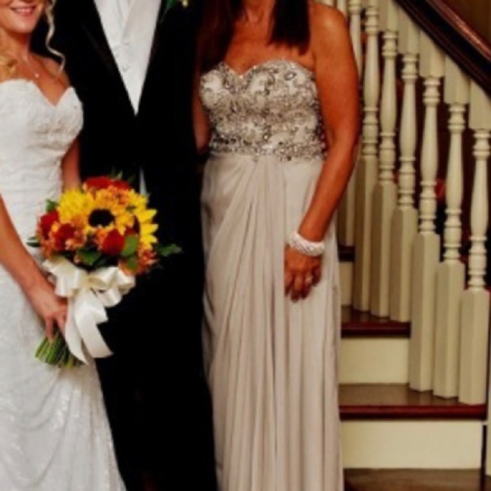 Beautiful Mother of the bride gown - Picture 5 of 7